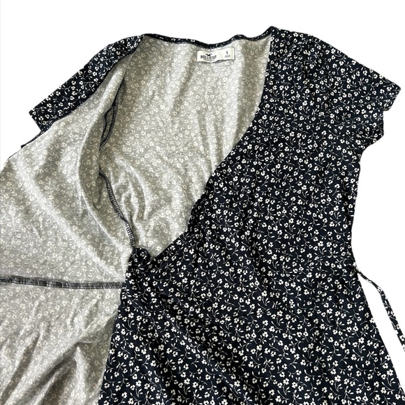 Hollister Navy Blue Flowers Wrap Dress Size Small - Picture 12 of 15